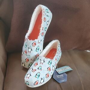 New Toms Alpargata Penguin Patterned Fur Slip-Ons, Light Blue sz W9.5